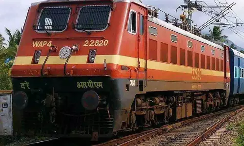 திருப்பூர் வழியாக வேளாங்கண்ணிக்கு சிறப்பு ரெயில்கள் இயக்க  வேண்டுகோள்