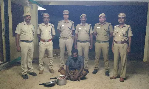 மேகமலை அருகே மான் கறியை சமைத்து சாப்பிட முயன்றவர் கைது