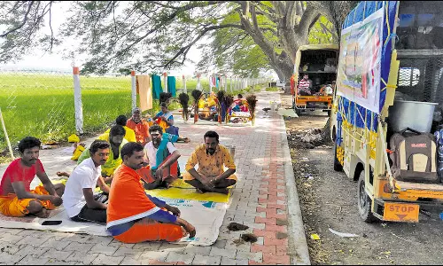பழனி முருகன் கோவிலுக்கு பாத யாத்திரை பக்தர்கள் வருகை