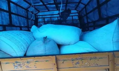 குமாரபாளையத்தில் டெம்போவில் கடத்திய   1½ டன் ரேசன் அரிசி பறிமுதல்