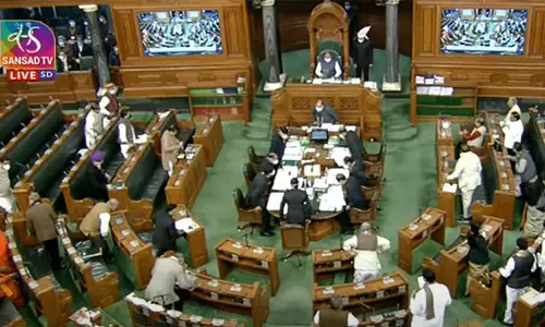 பாராளுமன்றத்தில் இன்றும் எதிர்க்கட்சி எம்.பி.க்கள் அமளி- சபை ஒத்திவைப்பு