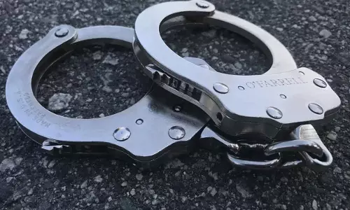 போலி லாட்டரி சீட்டு விற்பனை செய்த 2 பேர் கைது