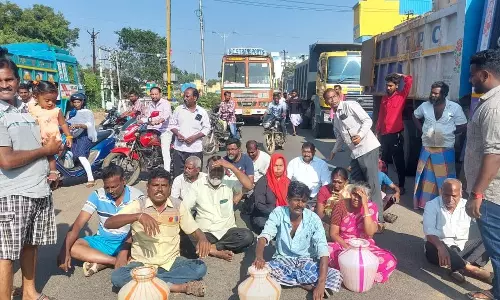 திருச்சி- புதுக்கோட்டை சாலையில் பொதுமக்கள் திடீர் சாலை மறியல்