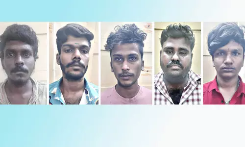 கொள்ளையடிக்க பதுங்கியிருந்த 5 பேர் கைது