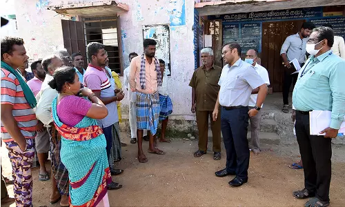 ரேஷன் கடைக்கு வரும் பொதுமக்களுக்கு  பொருட்களை   சரியான  அளவில் வழங்க வேண்டும்