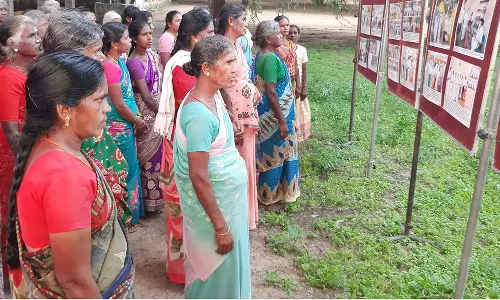 மோரமடுகு கிராமத்தில்  அரசின் சாதனை விளக்க புகைப்பட கண்காட்சி