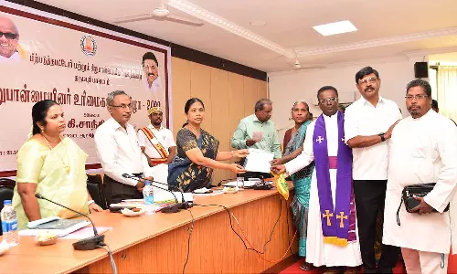 தருமபுரியில்  பயனாளிகளுக்கு  விலையில்லா தையல் எந்திரங்கள்