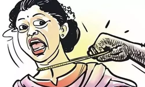 பெண்ணிடம் 3½ பவுன் செயின் பறிப்பு