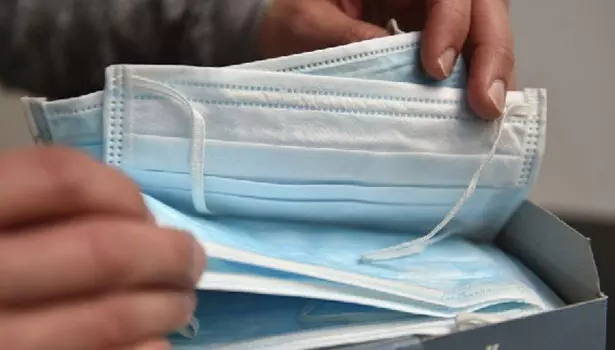 ரெயில்-விமான நிலையங்களில் மீண்டும் முக கவசம் அணியும் பயணிகள்