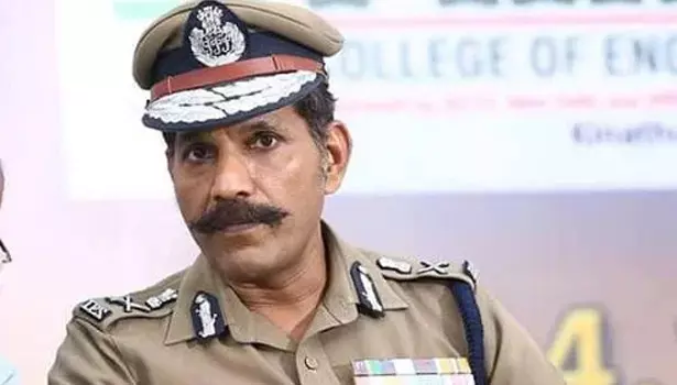 ஹெல்மெட் அணியாவிட்டால் நடவடிக்கை- போலீசாருக்கு டி.ஜி.பி. எச்சரிக்கை ஹெல்மெட் அணியாவிட்டால் நடவடிக்கை- போலீசாருக்கு டி.ஜி.பி. எச்சரிக்கை