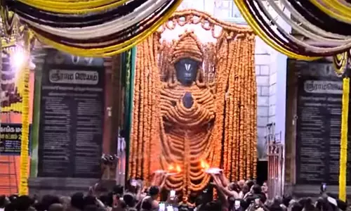 ஆஞ்சநேயர் ஜெயந்தி: நாமக்கல் ஆஞ்சநேயருக்கு 1 லட்சத்து 8 வடைமாலை சாத்தி சிறப்பு வழிபாடு