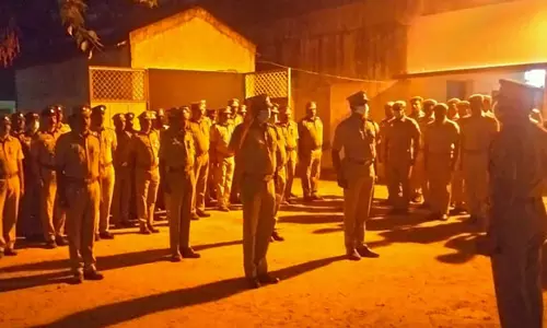 வேலூர் ஜெயிலில் போலீசார் திடீர் சோதனை