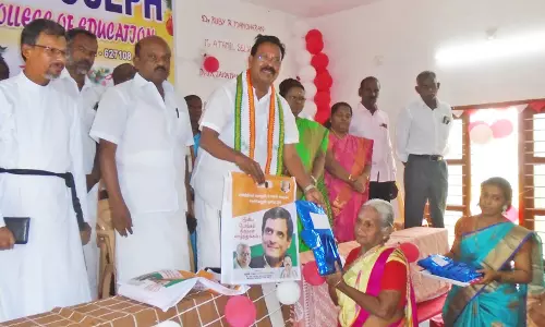 களக்காடு ஜோசப் கல்வியியல்  கல்லூரியில் கிறிஸ்துமஸ் விழா - ரூபி மனோகரன் எம்.எல்.ஏ. நலத்திட்ட உதவி வழங்கினார்