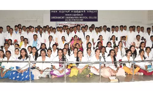 தருமபுரி அரசு மருத்துவ கல்லூரியில்  மருத்துவ உபகரணங்கள்  -கலெக்டர் வழங்கினார்