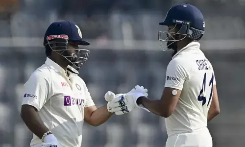 சதத்தை தவறவிட்ட ரிஷப் பண்ட்- ஷ்ரேயாஸ் அய்யர்: இந்திய அணி 300 ரன்கள் குவிப்பு