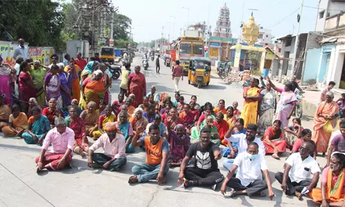 சேலம் சத்திரம் அருகே வீடு கட்டி தரக் கோரி பொதுமக்கள் சாலை மறியல்
