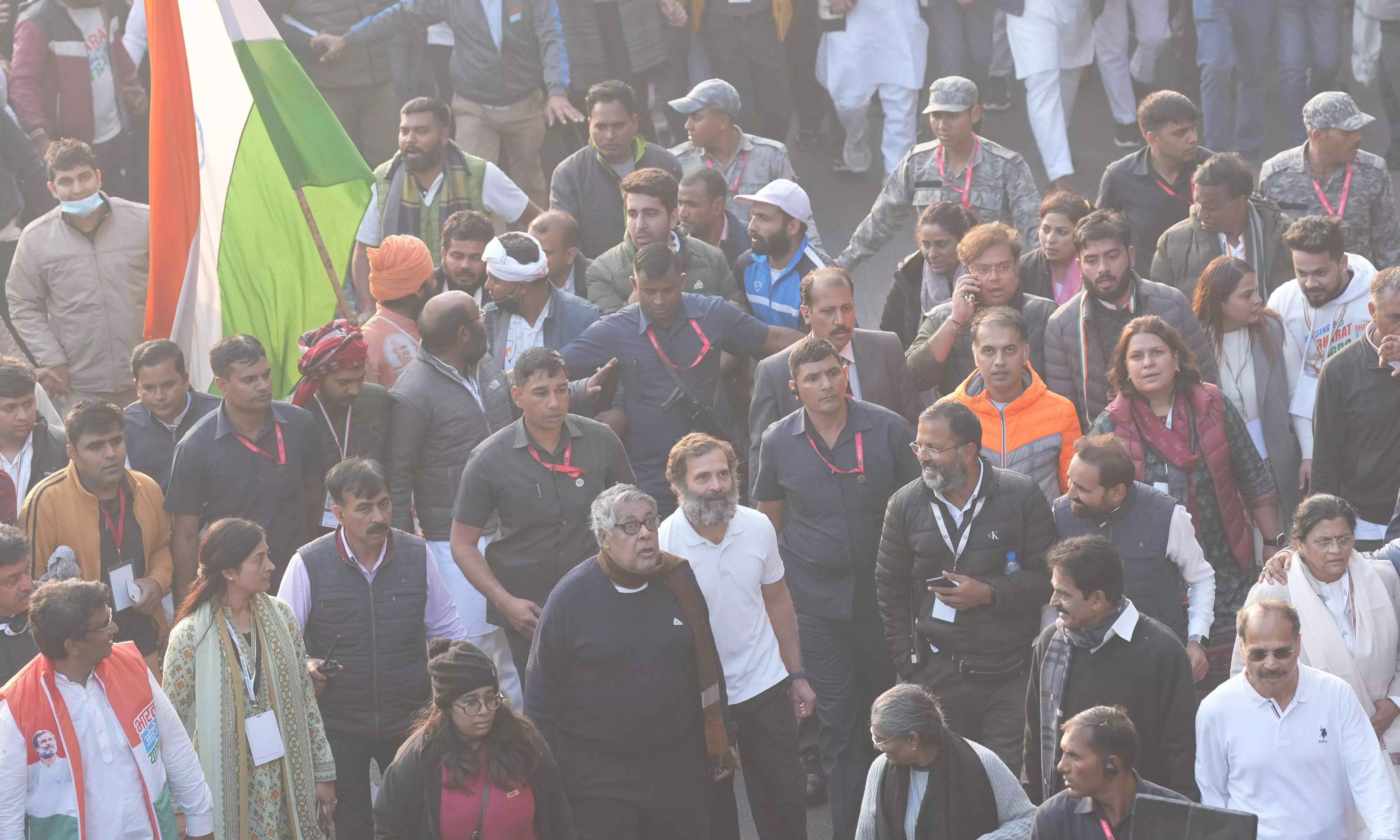 3 ஆயிரம் கிலோ மீட்டரை கடந்து ராகுல்காந்தி யாத்திரை டெல்லியில் நுழைந்தது- பாதுகாப்பு குளறுபடியால் பரபரப்பு 3 ஆயிரம் கிலோ மீட்டரை கடந்து ராகுல்காந்தி யாத்திரை டெல்லியில் நுழைந்தது- பாதுகாப்பு குளறுபடியால் பரபரப்பு