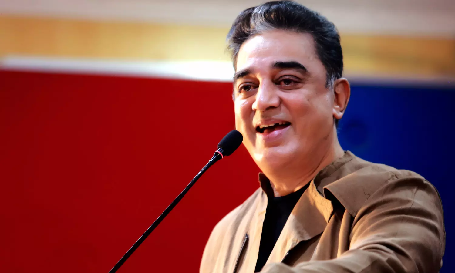 பாராளுமன்ற தேர்தலில் காங்கிரஸ் கூட்டணியில் இடம் பிடிக்கும் கமல் பாராளுமன்ற தேர்தலில் காங்கிரஸ் கூட்டணியில் இடம் பிடிக்கும் கமல்