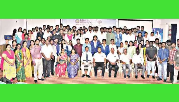 முன்னாள் மாணவர்கள் சந்திப்பு முன்னாள் மாணவர்கள் சந்திப்பு