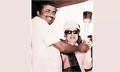 மனிதநேயமாக வாழும் எம்.ஜி.ஆர்...!