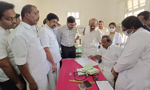 திருப்பூர் இ.எஸ்.ஐ., மருத்துவமனையில் அமைச்சர் சி.வி.கணேசன் திடீர் ஆய்வு