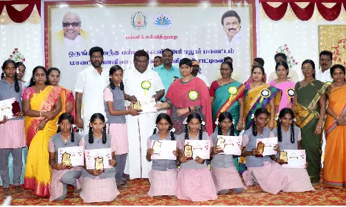 கலைத்திருவிழா  போட்டிகளில் வெற்றி பெற்றவர்களுக்கு பரிசளிப்பு விழா