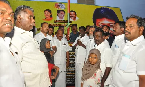 கடையநல்லூரில்  தி.மு.க. சார்பில் நலத்திட்ட உதவிகள்- தெற்கு மாவட்ட செயலாளர் சிவபத்மநாதன் வழங்கினார்