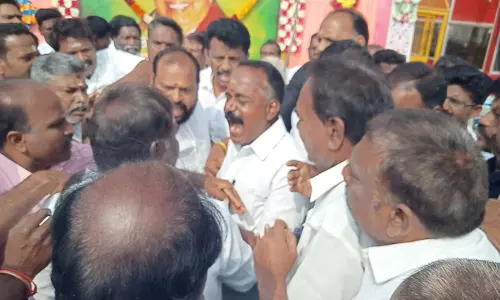 பண்ருட்டியில்  அ.தி.மு.க.வினர் கோஷ்டி மோதல்