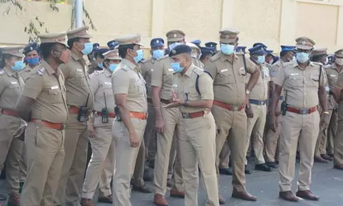 சென்னையில் 8 ஆயிரம் போலீஸ் பாதுகாப்பு- மாறுவேடத்தில் கண்காணிப்பு பணி தீவிரம்