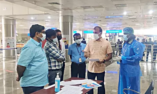 மதுரை விமான நிலையத்தில் வெளிநாட்டு பயணிகள் தீவிர கண்காணிப்பு