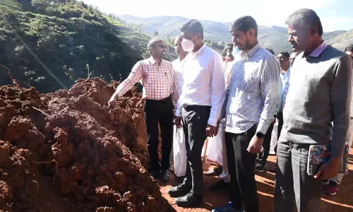 கோத்தகிரி அருகே  நிலச்சரிவு ஏற்பட்ட இடத்தில் கலெக்டர் ஆய்வு