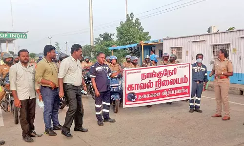 நாங்குநேரியில் ஹெல்மெட் அணிவது குறித்து போலீசார் விழிப்புணர்வு ஊர்வலம்