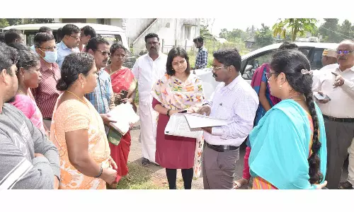 வளர்ச்சித்திட்டப் பணிகள் குறித்து மாவட்ட கணிப்பாய்வு அலுவலர் ஆய்வு