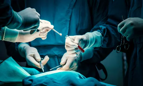 யானை விரட்டி கீழே விழுந்து காயமடைந்த 3 பேருக்கு தீவிர சிகிச்சை