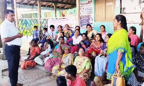 சாலை வசதி செய்து தர வலியுறுத்தி போராட்டம்