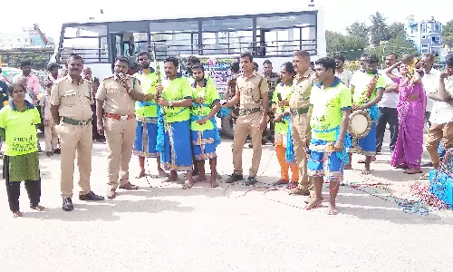 தேன்கனிக்கோட்டையில்  விழிப்புணர்வு கலைநிகழ்ச்சி