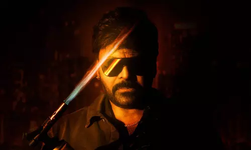 டைட்டில் பாடலை வெளியிடும் சிரஞ்சீவி படக்குழு