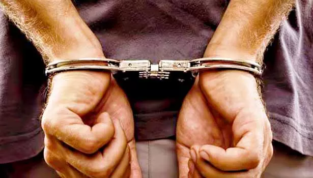 நகை திருடிய பெண் கைது நகை திருடிய பெண் கைது