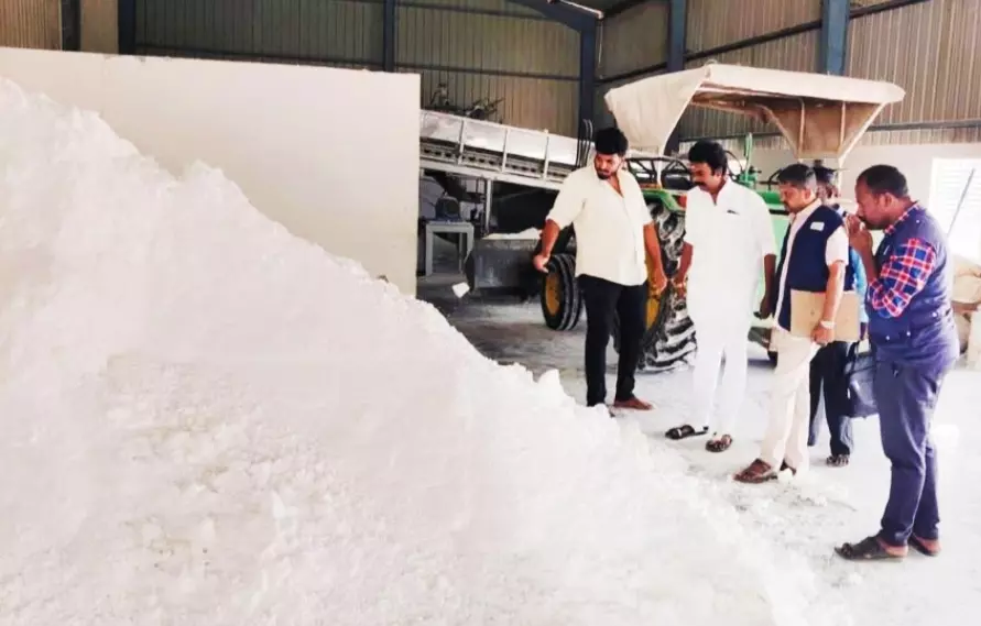 ஜவ்வரிசி தொழிற்சாலை கிட்டங்கிக்கு சீீல்- உணவுப்பொருள் அதிகாரிகள் அதிரடி நடவடிக்கை