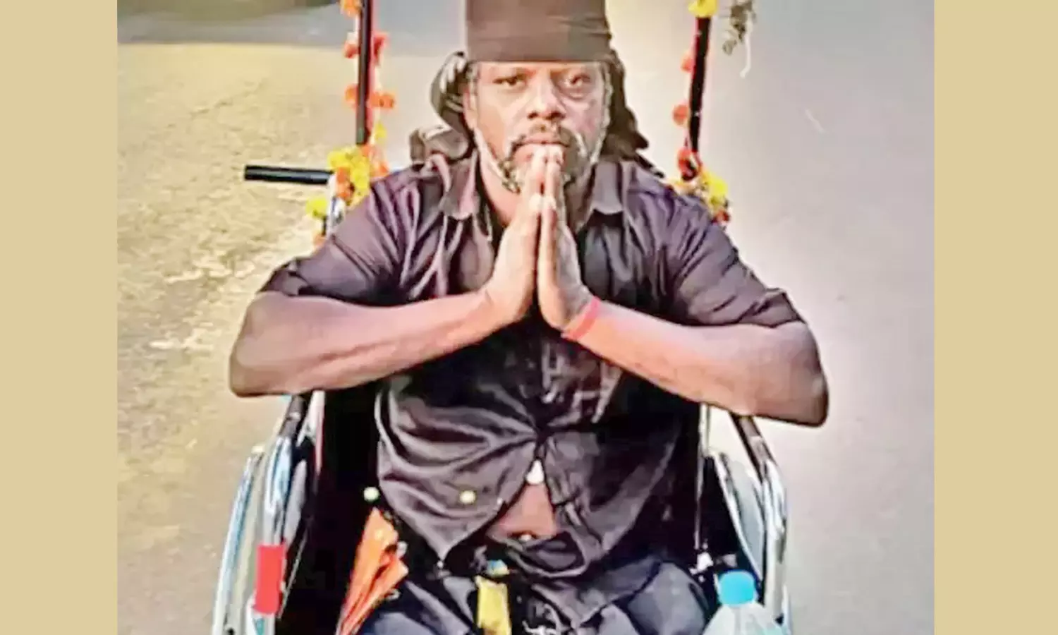 இஸ்லாமிய ஆசிரியைக்காக சக்கர நாற்காலியில் சபரிமலை செல்லும் மாற்றுத்திறனாளி வாலிபர் இஸ்லாமிய ஆசிரியைக்காக சக்கர நாற்காலியில் சபரிமலை செல்லும் மாற்றுத்திறனாளி வாலிபர்