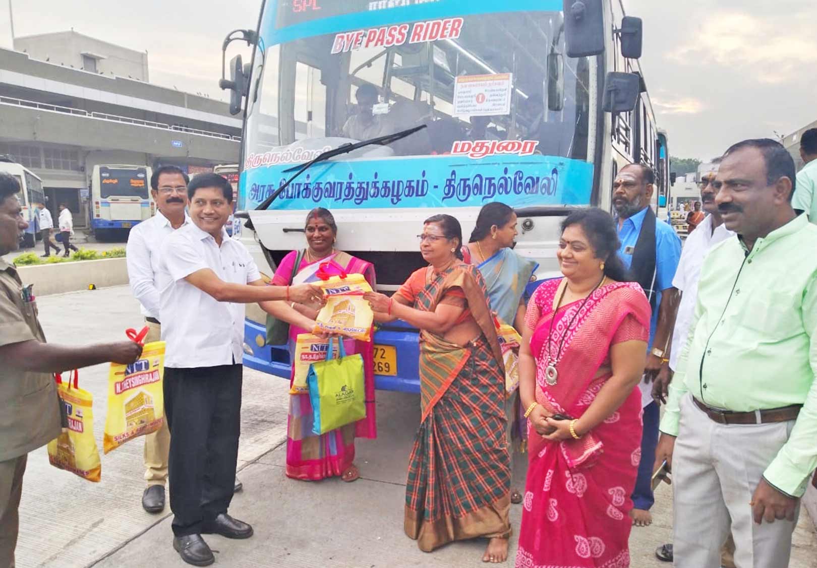 மார்கழி மாதத்தையொட்டி நவ கைலாய கோவில்களுக்கு கூடுதலாக 2 சிறப்பு பஸ் இயக்கம் மார்கழி மாதத்தையொட்டி நவ கைலாய கோவில்களுக்கு கூடுதலாக 2 சிறப்பு பஸ் இயக்கம்