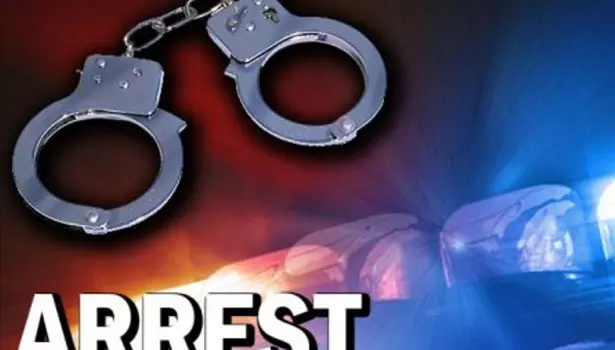 நிதி நிறுவனம் நடத்துவதாக கூறி அடுக்குமாடி குடியிருப்பில் விபசாரம்- பெண் உள்பட 2 பேர் கைது நிதி நிறுவனம் நடத்துவதாக கூறி அடுக்குமாடி குடியிருப்பில் விபசாரம்- பெண் உள்பட 2 பேர் கைது