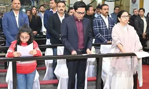 கிறிஸ்துமஸ் விழாவில் மம்தா பானர்ஜி பங்கேற்றார்