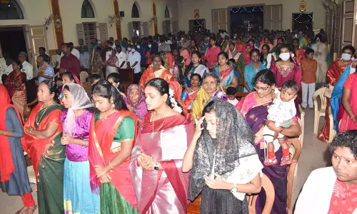 கிறிஸ்துமஸ் பண்டிகையையொட்டி கடலூரில் இரவு முழுவதும்  தேவாலயங்களில் சிறப்பு  பிரார்த்தனை