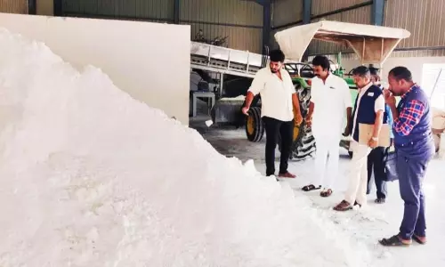 ஜவ்வரிசி தொழிற்சாலை கிட்டங்கிக்கு சீீல்- உணவுப்பொருள் அதிகாரிகள் அதிரடி நடவடிக்கை