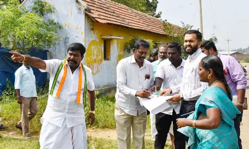 சுரண்டையில்  நெல் கொள்முதல் நிலையம் அமைக்க கலெக்டர் ஆய்வு