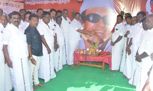 ஓ.பன்னீர்செல்வம் அணி சார்பில்  எம்.ஜி.ஆர். நினைவு தினம்