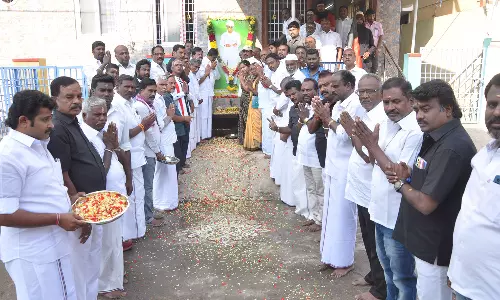 அ.தி.மு.க. சார்பில் எம்.ஜி.ஆர். நினைவு தினம் கடைபிடிப்பு