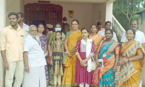 பாட்டியுடன் வீட்டிற்குள் முடங்கி கிடந்த சிறுமி மீட்பு