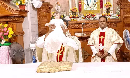 பூண்டி மாதா பேராலயத்தில் கிறிஸ்துமஸ் சிறப்பு திருப்பலி